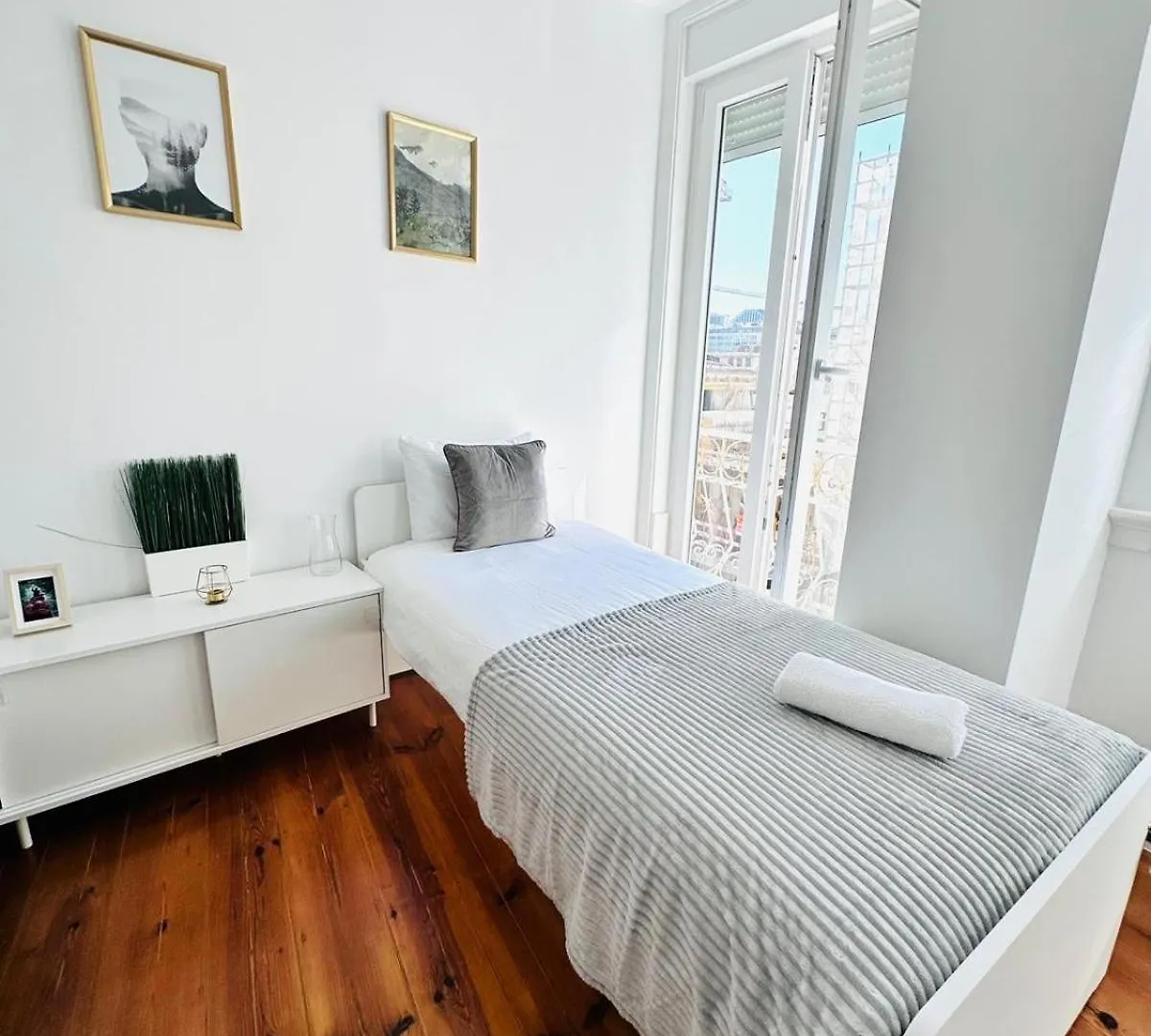 Lisbon 87 City Center Flat Ideal For Groups And Families 0*,  Portugal